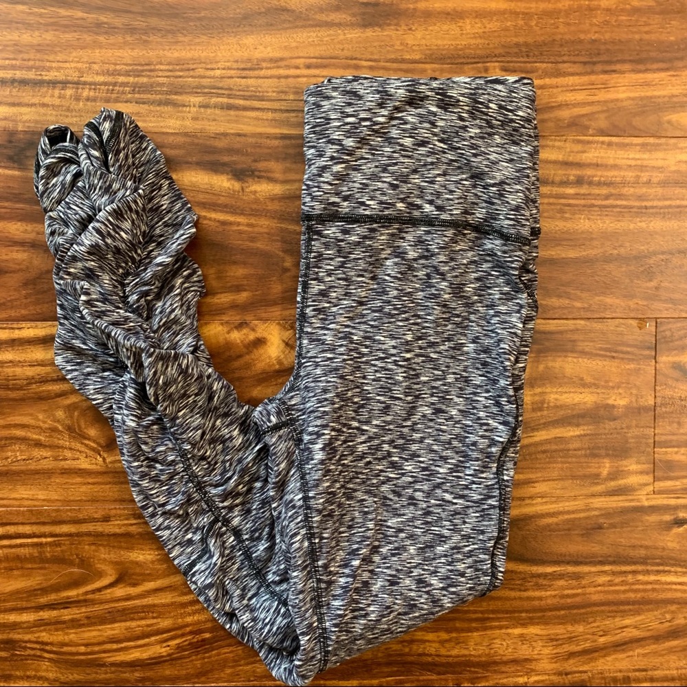 Lululemon navy and white legging